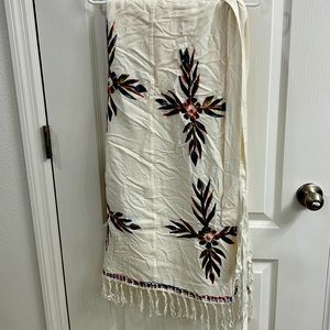 NWT design tropicus free size beach wrap white with flowers long sarong one size